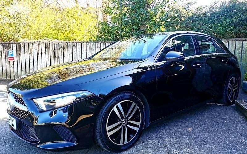 Begagnad Mercedes A200 150 HK (110 kW) 2021 Svart Halvkombi