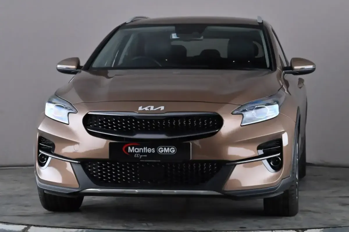 Usado Kia XCeed 158 HP (116 kW) 2022 Castanho SUV