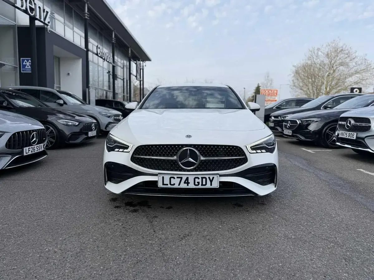 Usado Mercedes CLA180 Executive 136 HP (100 kW) 2024 Branco Sedan