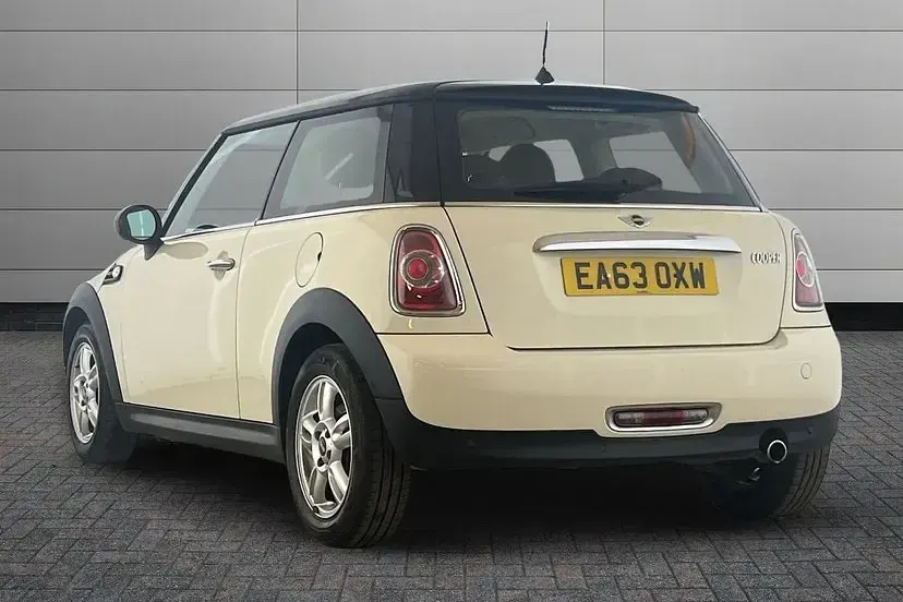 Used Mini Cooper Hatch 120 HP (88 kW) 2013 Pepper white Hatchback