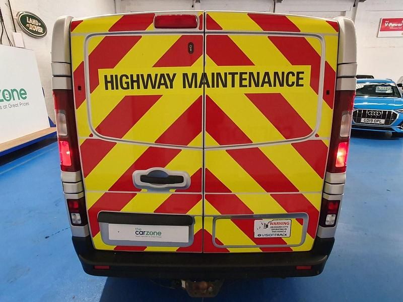 Used Renault Trafic 2018 Silver MPV