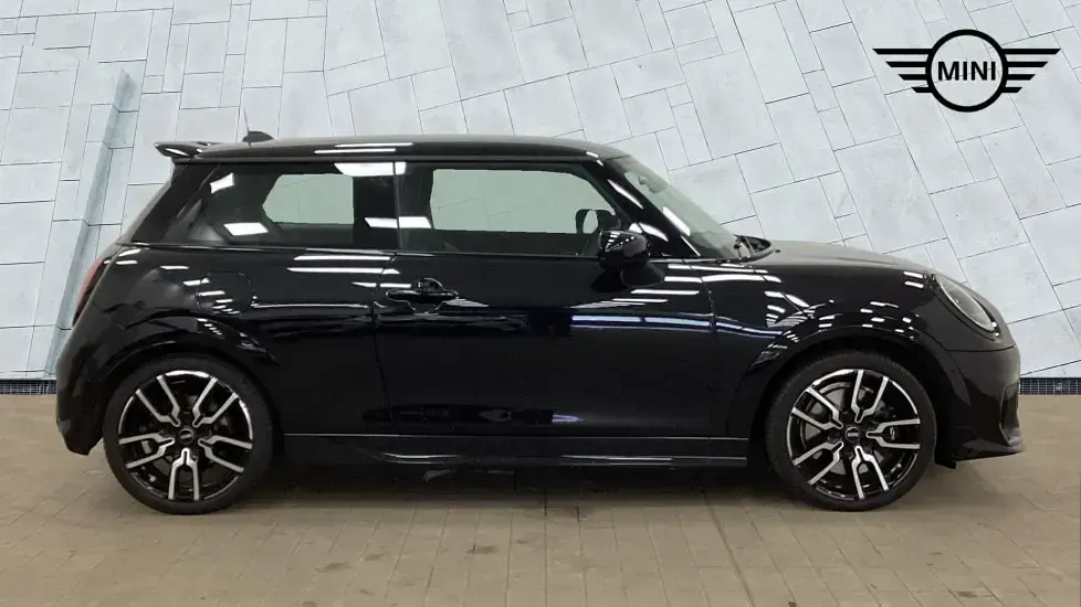 Used Mini Cooper Hatch 113 kW (154 HP) 2025 Black Hatchback