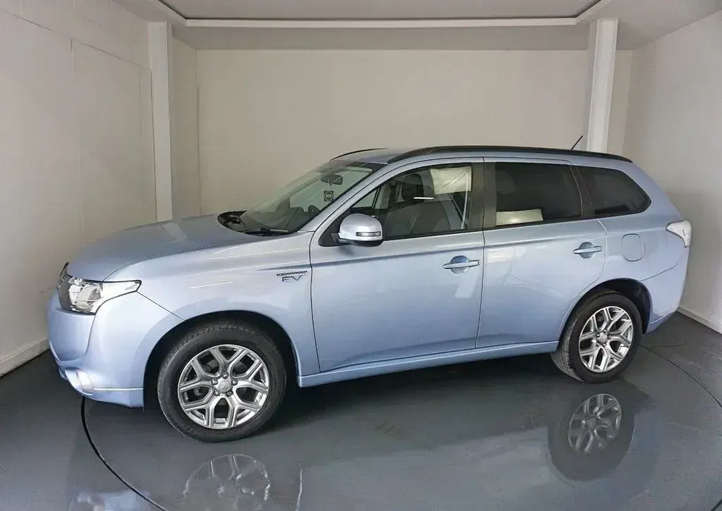 Used Mitsubishi Outlander P-HEV 200 HP (147 kW) 2015 Blue SUV