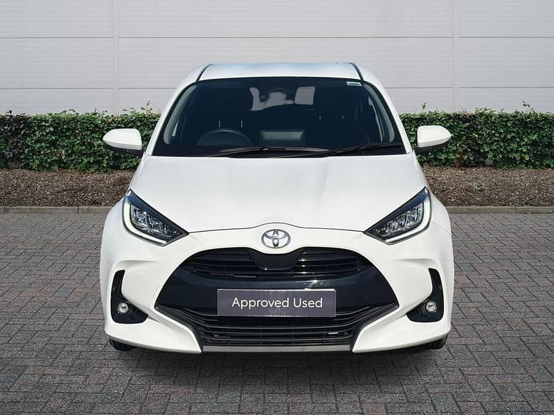 Used Toyota Yaris Hybrid Design 2024 White Hatchback