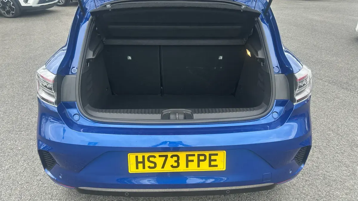 Used Renault Clio V Techno 143 HP (105 kW) 2024 Blue Hatchback