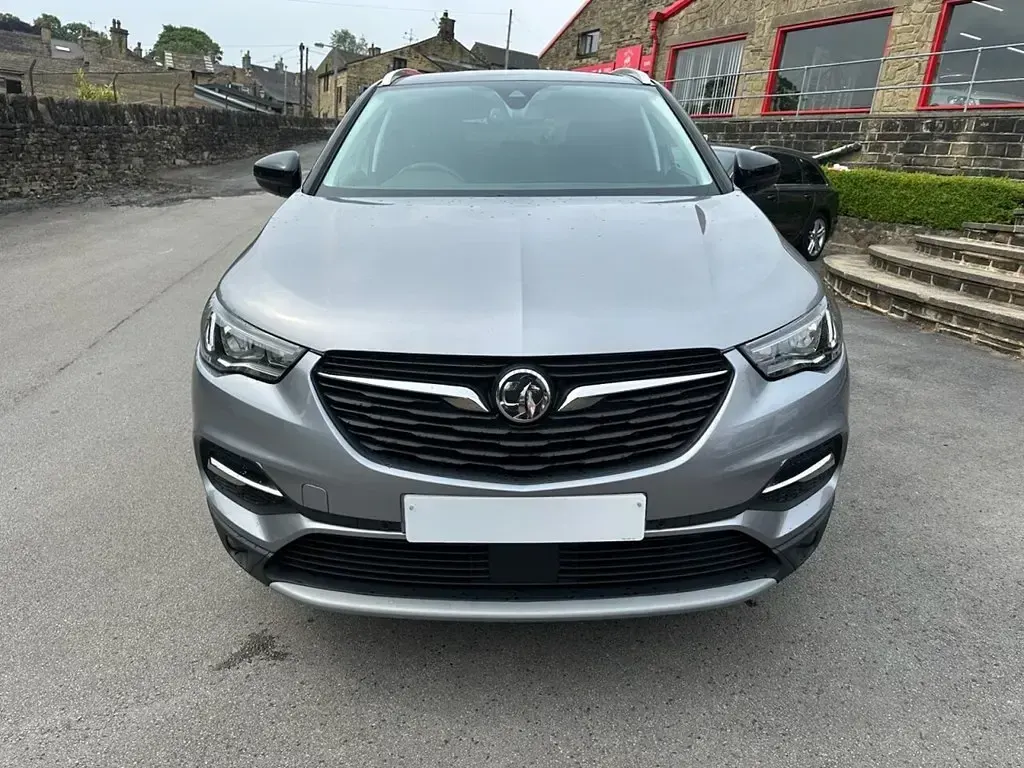 Used Vauxhall Grandland X Sport 130 HP (95 kW) 2018 Grey SUV
