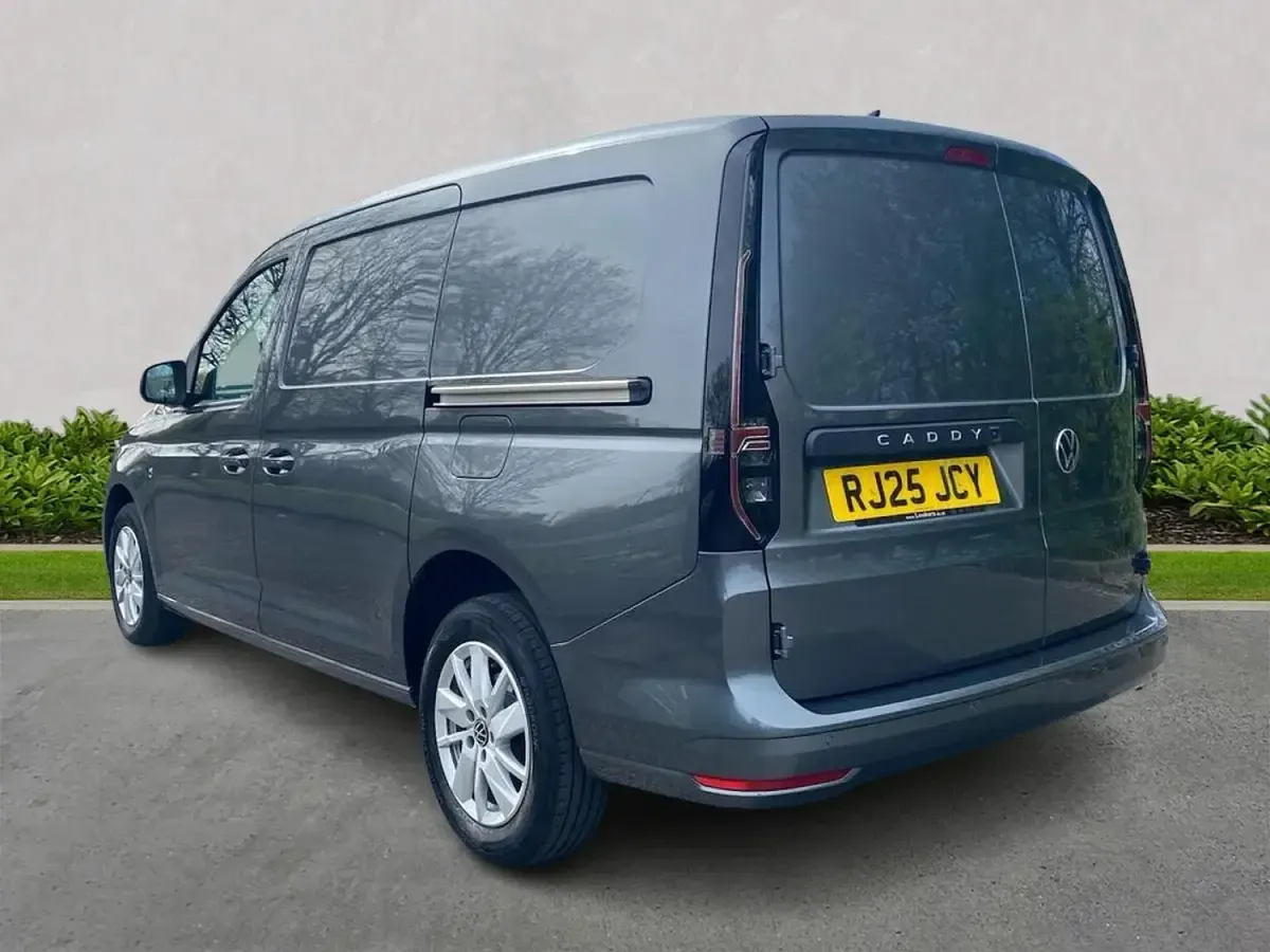 Usado VW Caddy Pro 102 HP (75 kW) 2025 Cinzento Monovolume