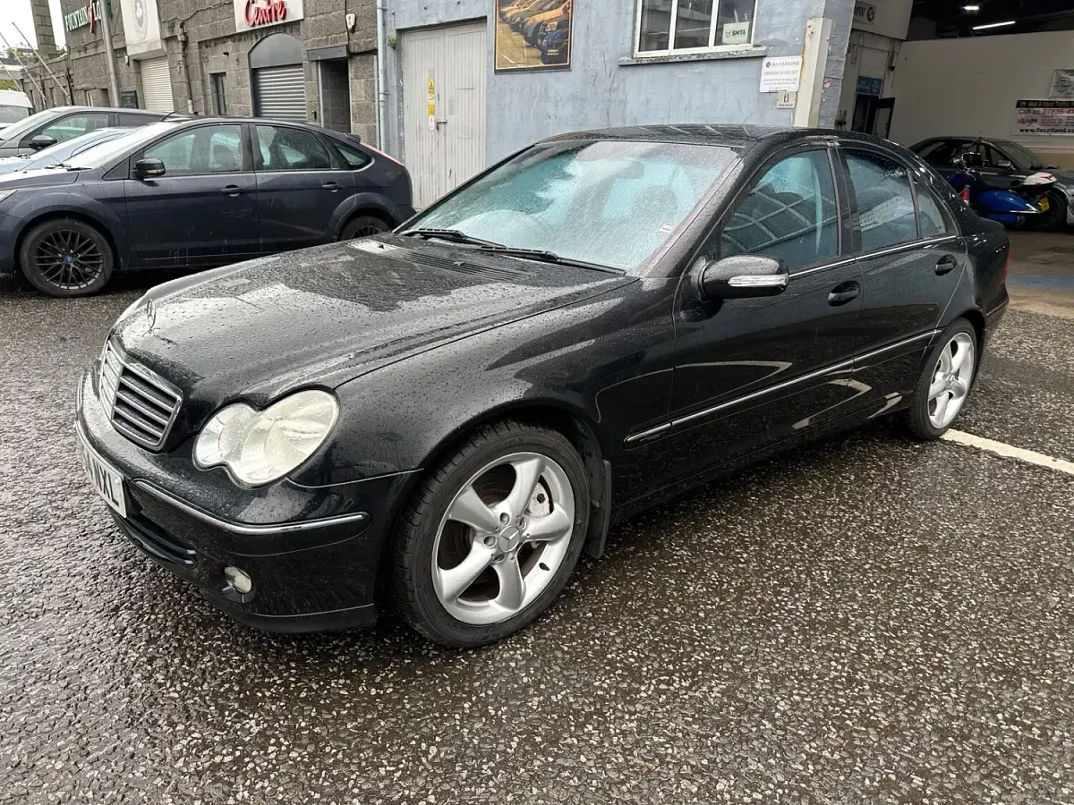 Used Mercedes C220 Avantgarde 2004 Black Sedan