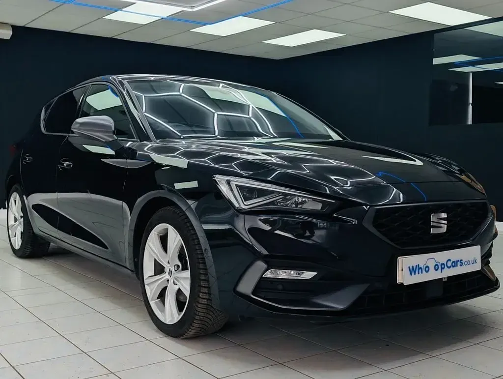Begagnad Seat Leon FR 130 HK (95 kW) 2021 Svart Halvkombi