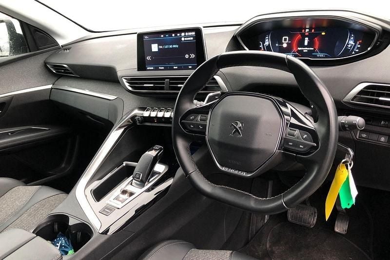 Usado Peugeot 5008 Allure 131 HP (96 kW) 2020 Branco SUV