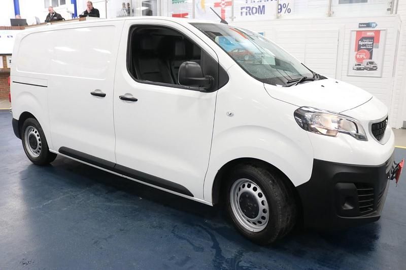 Used Peugeot Expert 95 HP (69 kW) 2018 White Van