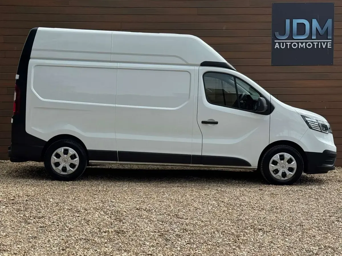 Used Renault Trafic Business 2023 White MPV