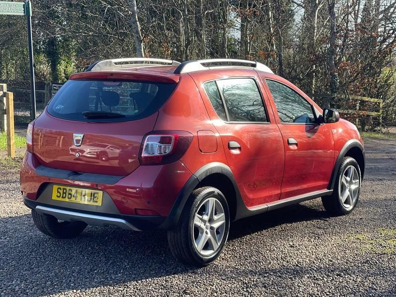 Used Dacia Sandero Lauréate 2014 Red Hatchback