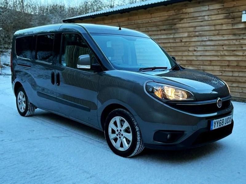 Begagnad Fiat Doblò 2019 Grå Minibuss