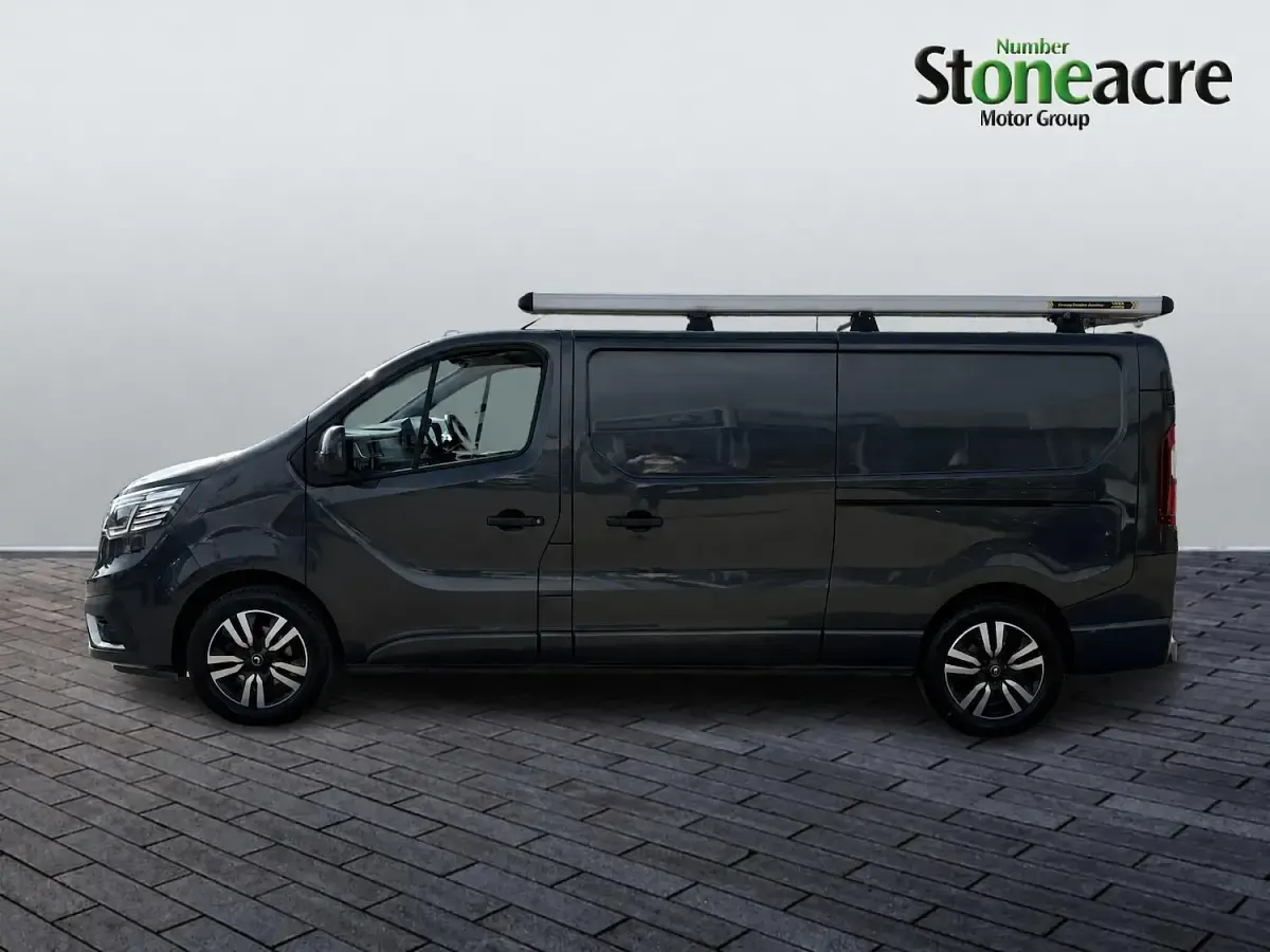 Used Renault Trafic 148 HP (108 kW) 2022 Grey MPV
