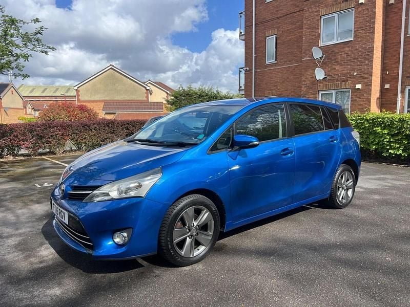 Used Toyota Verso Trend 147 HP (108 kW) 2015 Blue MPV