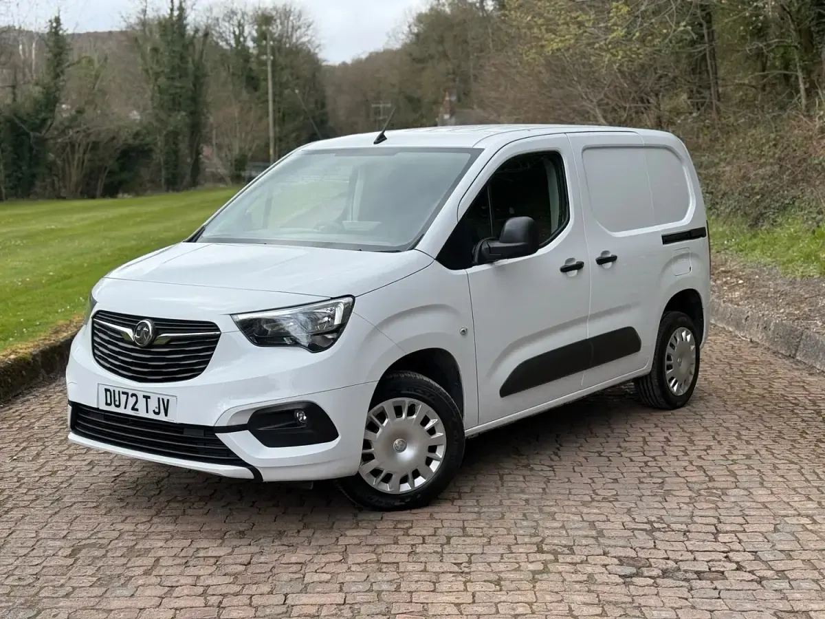 Used Vauxhall Combo Sportive 100 HP (73 kW) 2022 White MPV