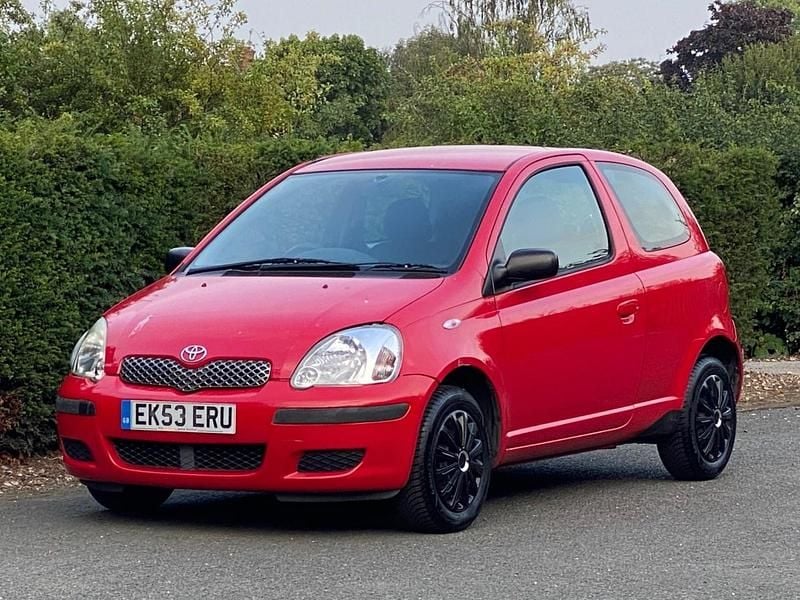 Used Toyota Yaris T3 67 HP (49 kW) 2003 Red Hatchback