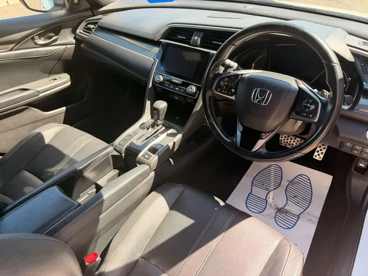 Used Honda Civic EX 126 HP (92 kW) 2019 White Hatchback