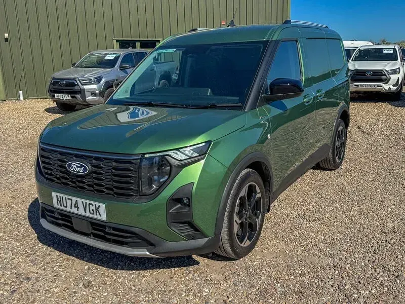 Begagnad Ford Transit Active 2025 Grön Van