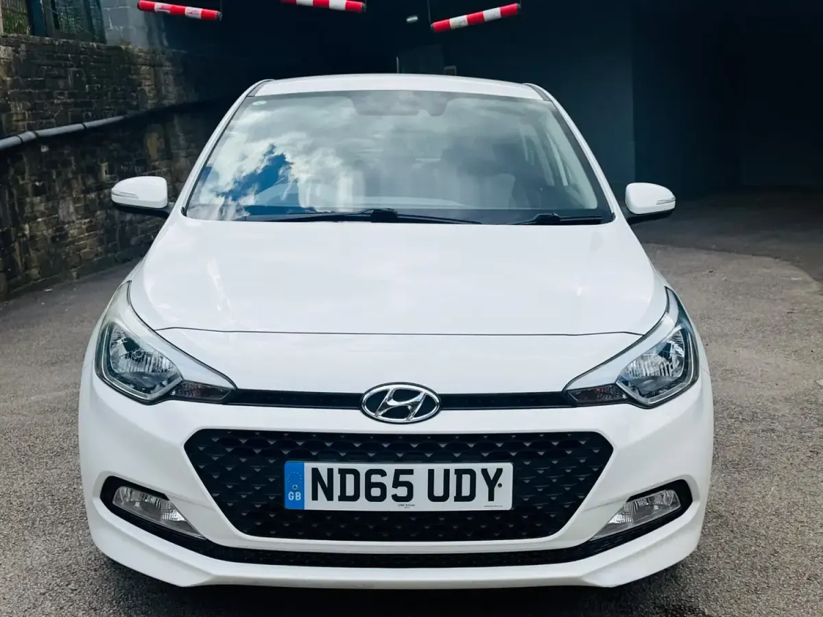 Used Hyundai i20 SE 84 HP (61 kW) 2016 White Hatchback