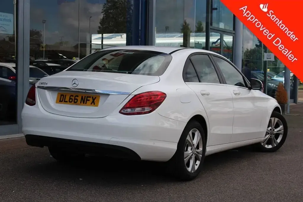 Used Mercedes C200 Executive 136 HP (100 kW) 2016 White Sedan