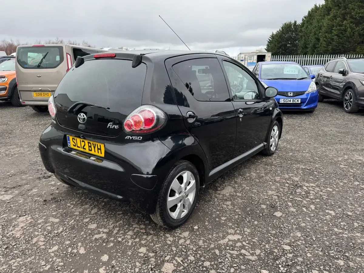 Usado Toyota Aygo 2012 Negro Utilitario