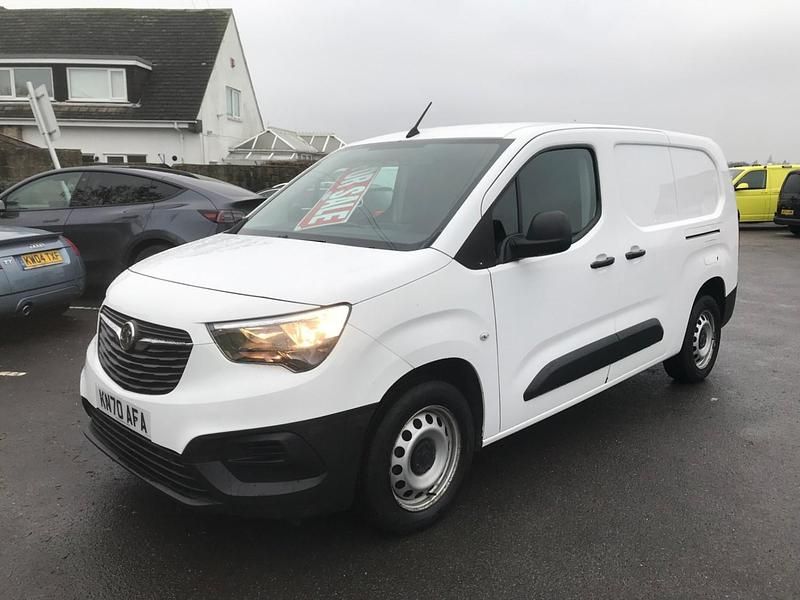 Used Vauxhall Combo Edition 100 HP (73 kW) 2020 White Van
