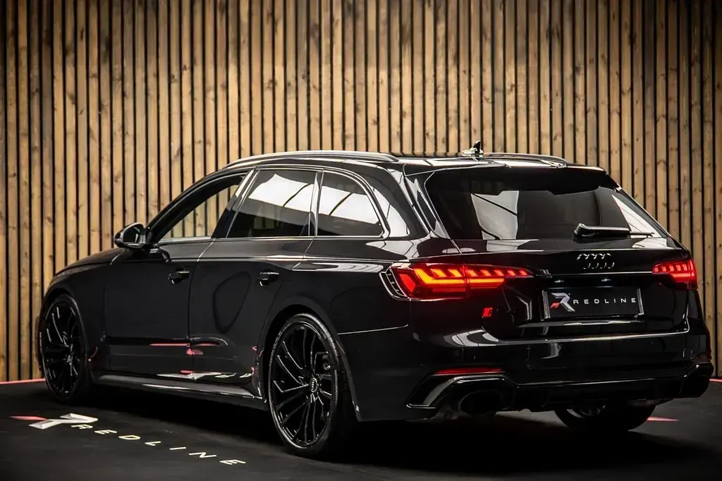 Usado Audi RS4 Comfort 2024 Preto Carrinha