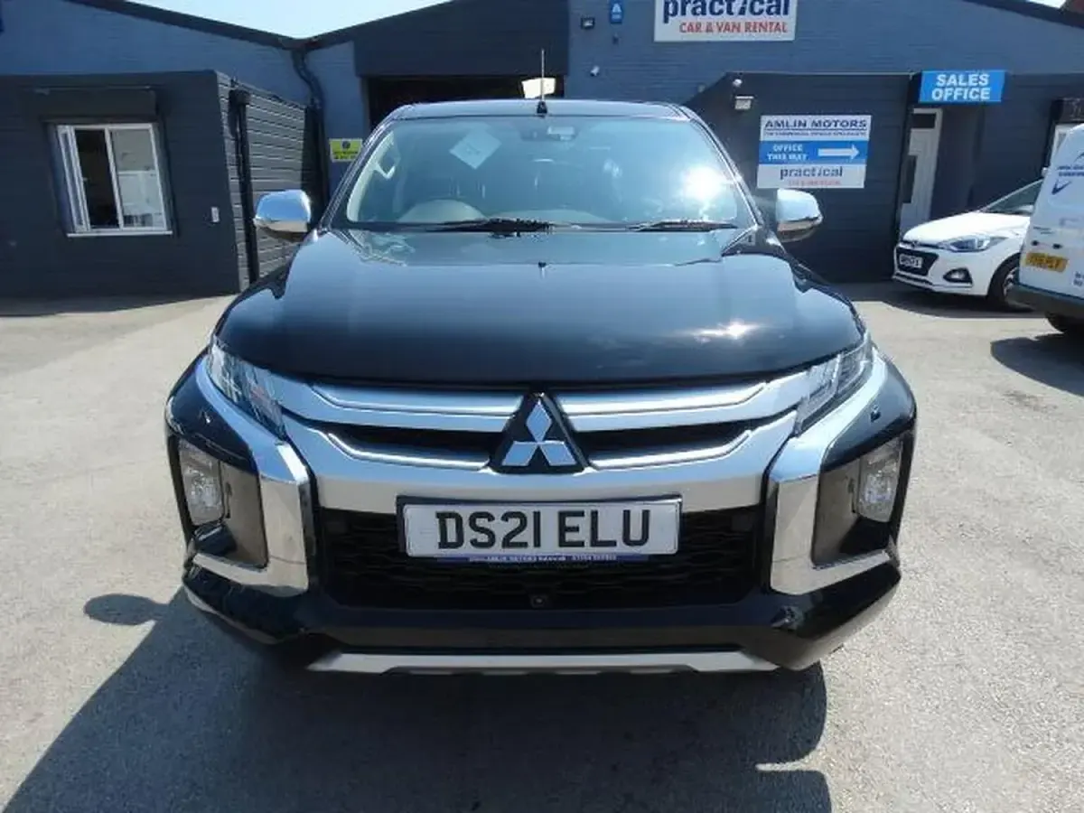 Used Mitsubishi L200 150 HP (110 kW) 2021 Black Pickup