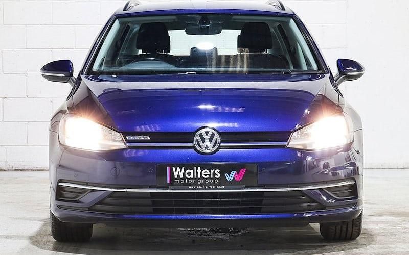 Begagnad VW Golf VII SE 131 HK (96 kW) 2018 Blå Kombi