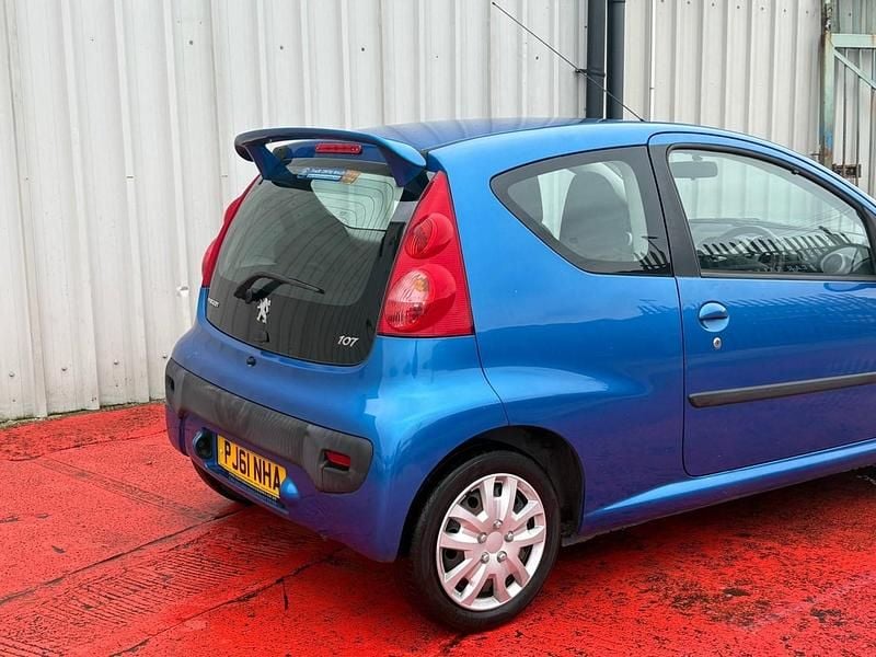 Used Peugeot 107 68 HP (50 kW) 2012 Blue Hatchback