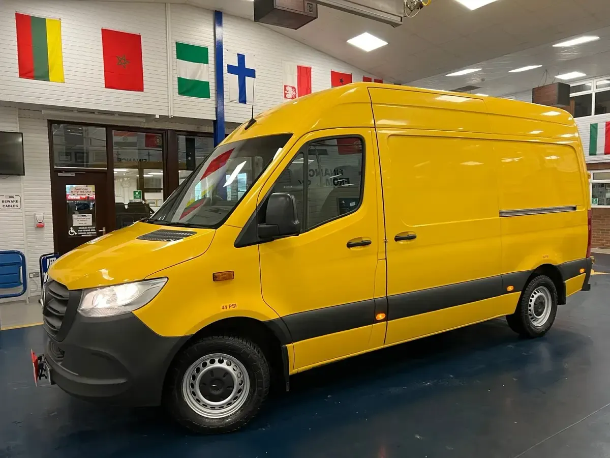 Used Mercedes Sprinter Progressive 150 HP (110 kW) 2020 Yellow Van