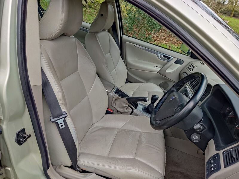 Used Volvo S60 SE 163 HP (119 kW) 2004 Gold Sedan