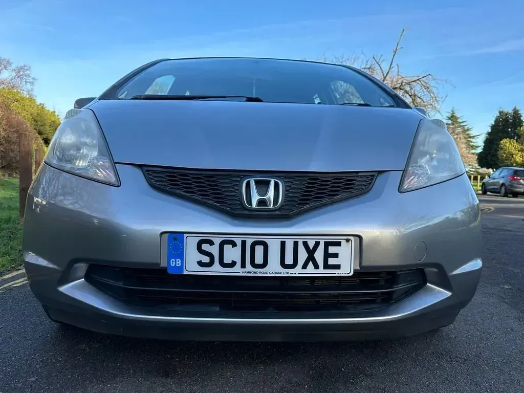 Used Honda Jazz ES 99 HP (72 kW) 2010 Silver Hatchback