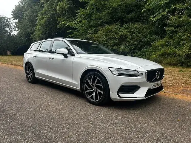 Used Volvo V60 Momentum 150 HP (110 kW) 2019 White Estate