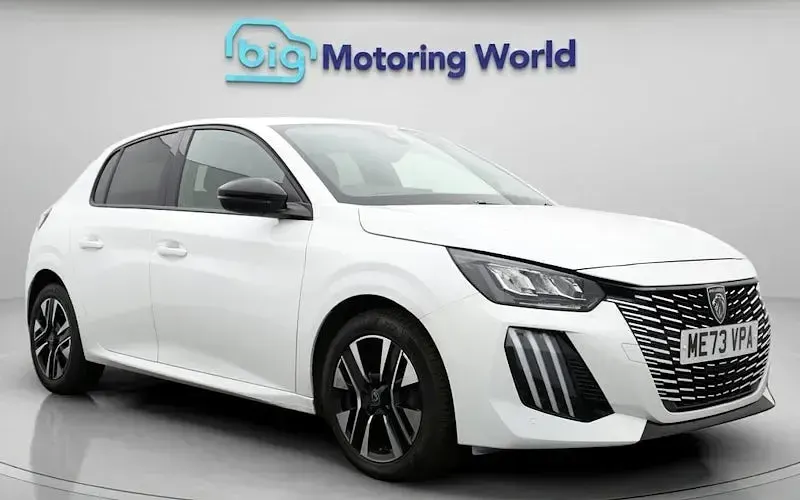 Second-hand Peugeot 208 Allure 101 CP (74 kW) 2024 Hatchback
