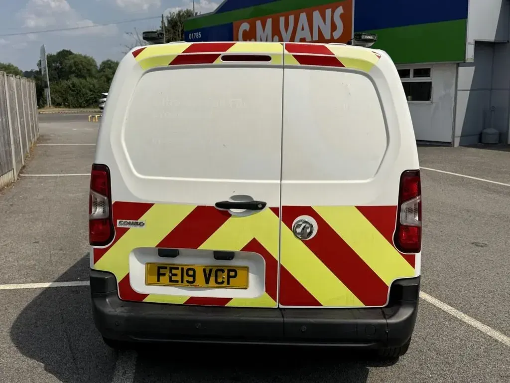 Used Vauxhall Combo Edition 101 HP (74 kW) 2019 White MPV