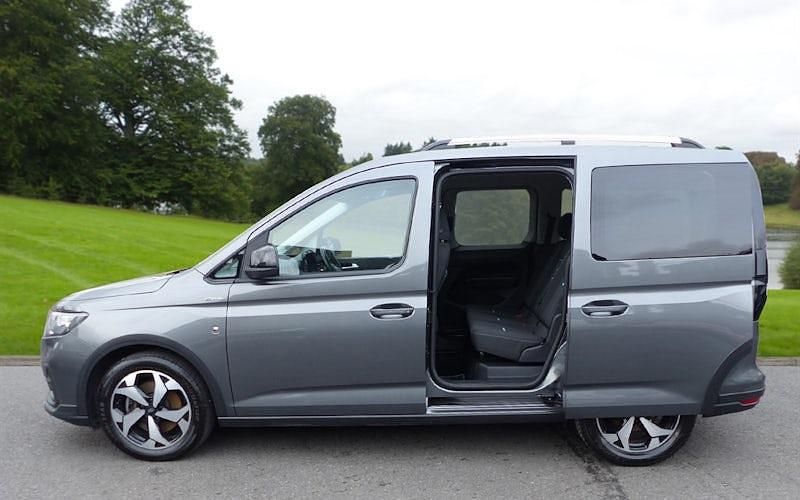 Used Ford Tourneo Active 122 HP (89 kW) 2024 Estate