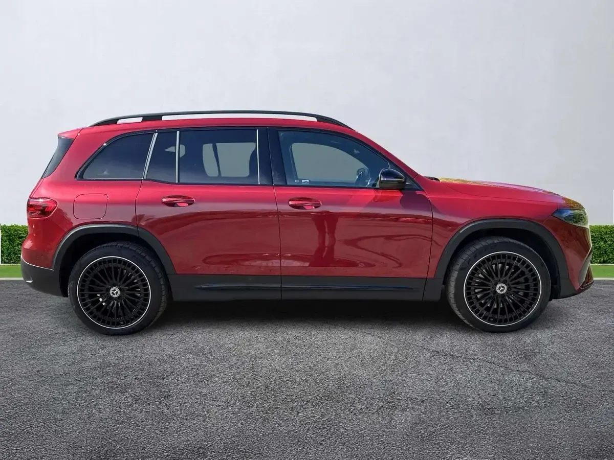 Usado Mercedes EQB250+ Urban 139 kW (190 HP) 2025 Vermelho SUV
