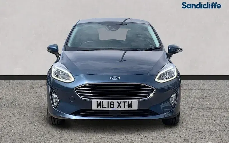 Used Ford Fiesta Zetec 101 HP (74 kW) 2018 Chrome blue (premium paint) Hatchback