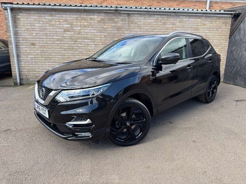 Black Used 2018 Nissan Qashqai Tekna SUV | £9,675 (Fair price) - Image 1/3