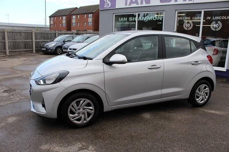 Used Hyundai i10 SE 67 HP (49 kW) 2023 Silver Hatchback