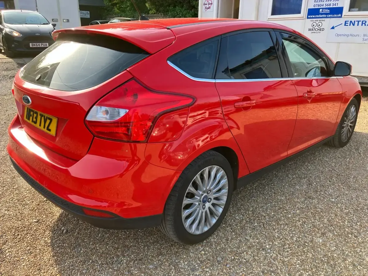 Używany Ford Focus Titanium 125 KM (91 kW) 2013 Czerwony Hatchback