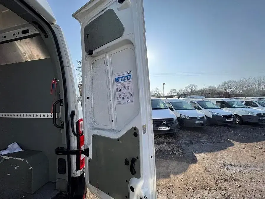 Second-hand Vauxhall Movano 2021 Alb