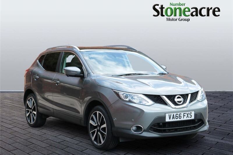 Grey Used 2017 Nissan Qashqai Tekna SUV | £8,495 (Fair price) - Image 1/4