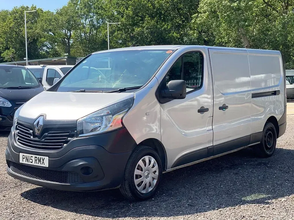 Used Renault Trafic Business 2015 Silver MPV