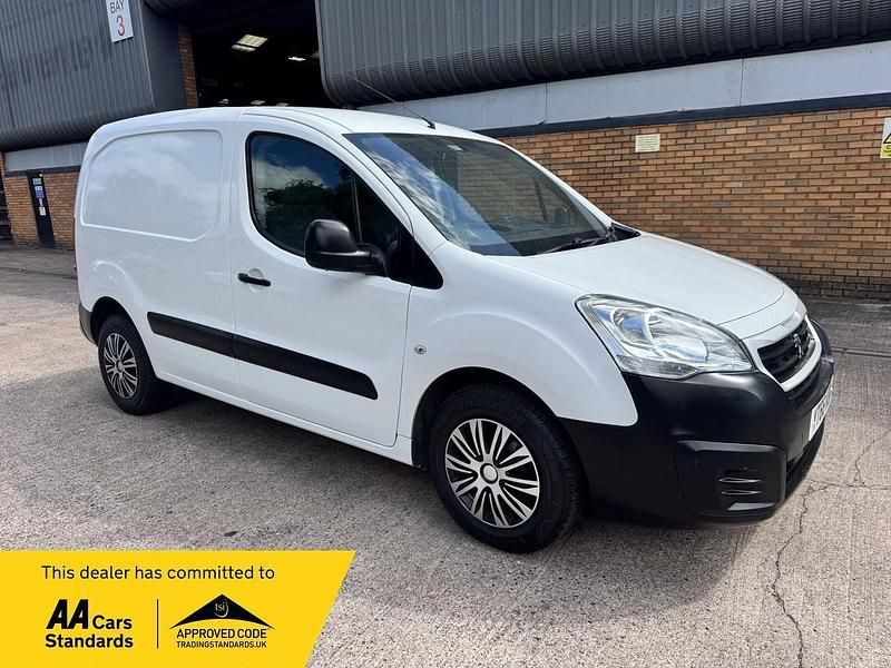 White Used 2016 Peugeot Partner S MPV | £6,495 (Fair price) - Image 1/4