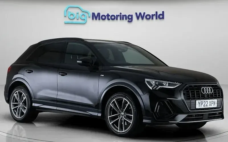 Käytetty Audi Q3 Black Edition 150 HP (110 kW) 2022 Katumaasturi