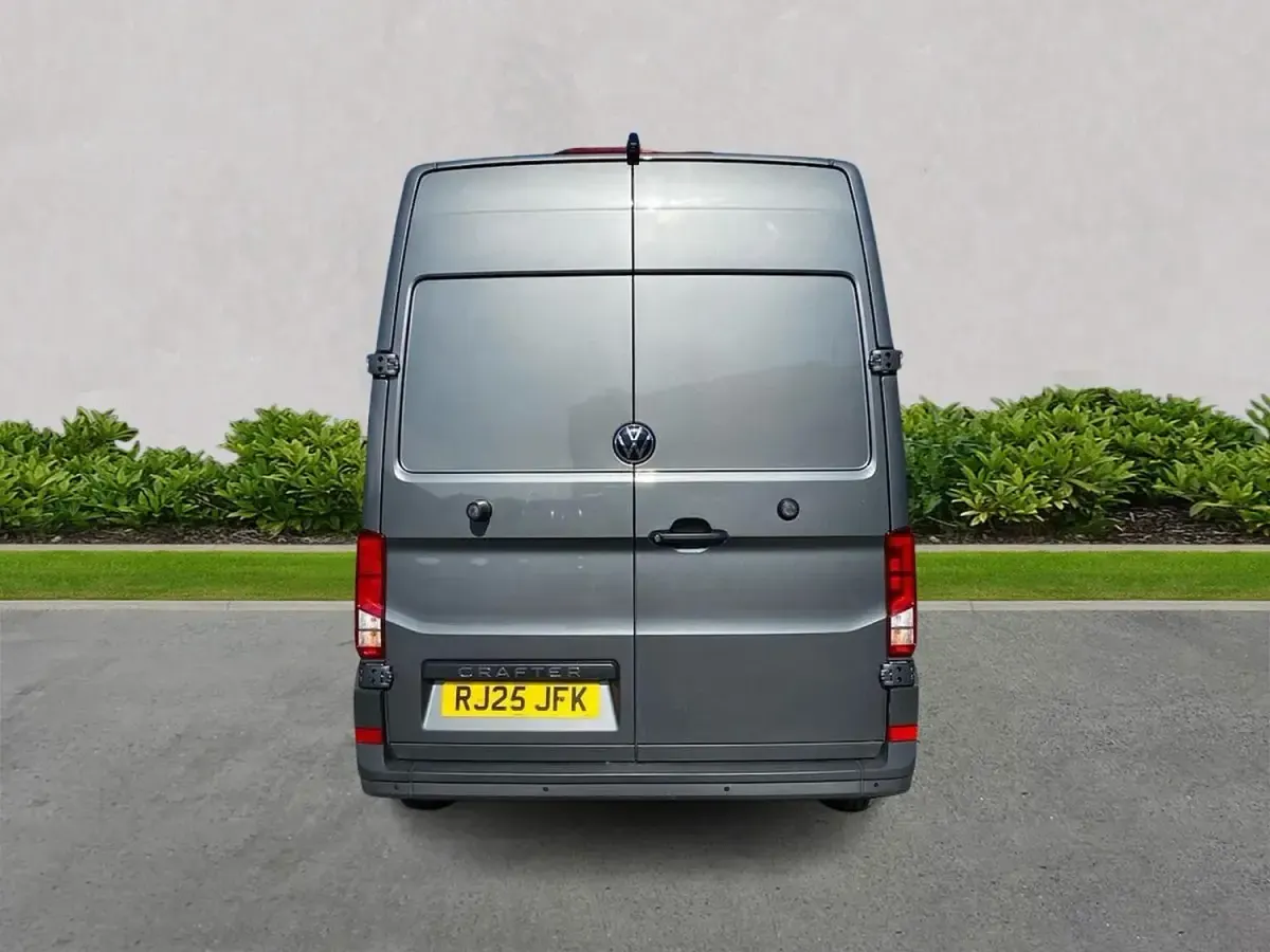 Usado VW Crafter 140 HP (102 kW) 2025 Cinzento Van